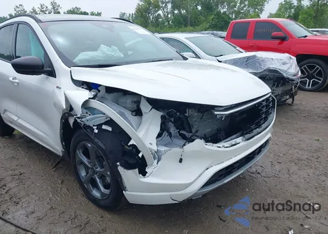 2024 Ford Escape St-Line z USA, uszkodzony, nr VIN 1FMCU9MN8RUB13014